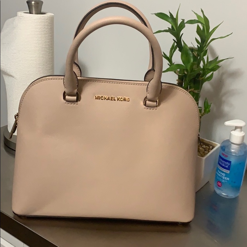 MICHAEL KORS HAND BAG‼️‼️